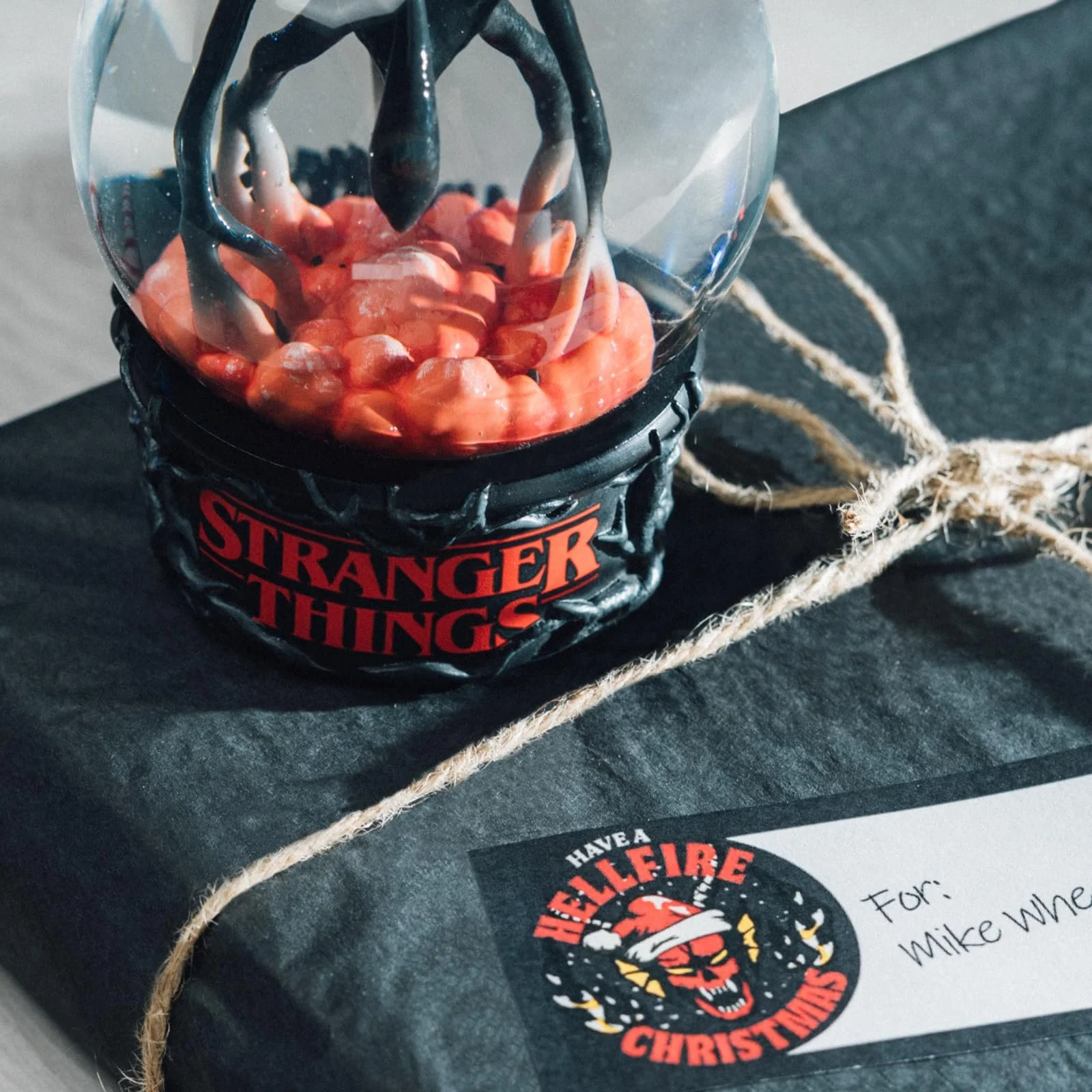 Снежный шар Stranger Things Рождественский декоративный предмет 8 x 10 x 8 см, фото №5