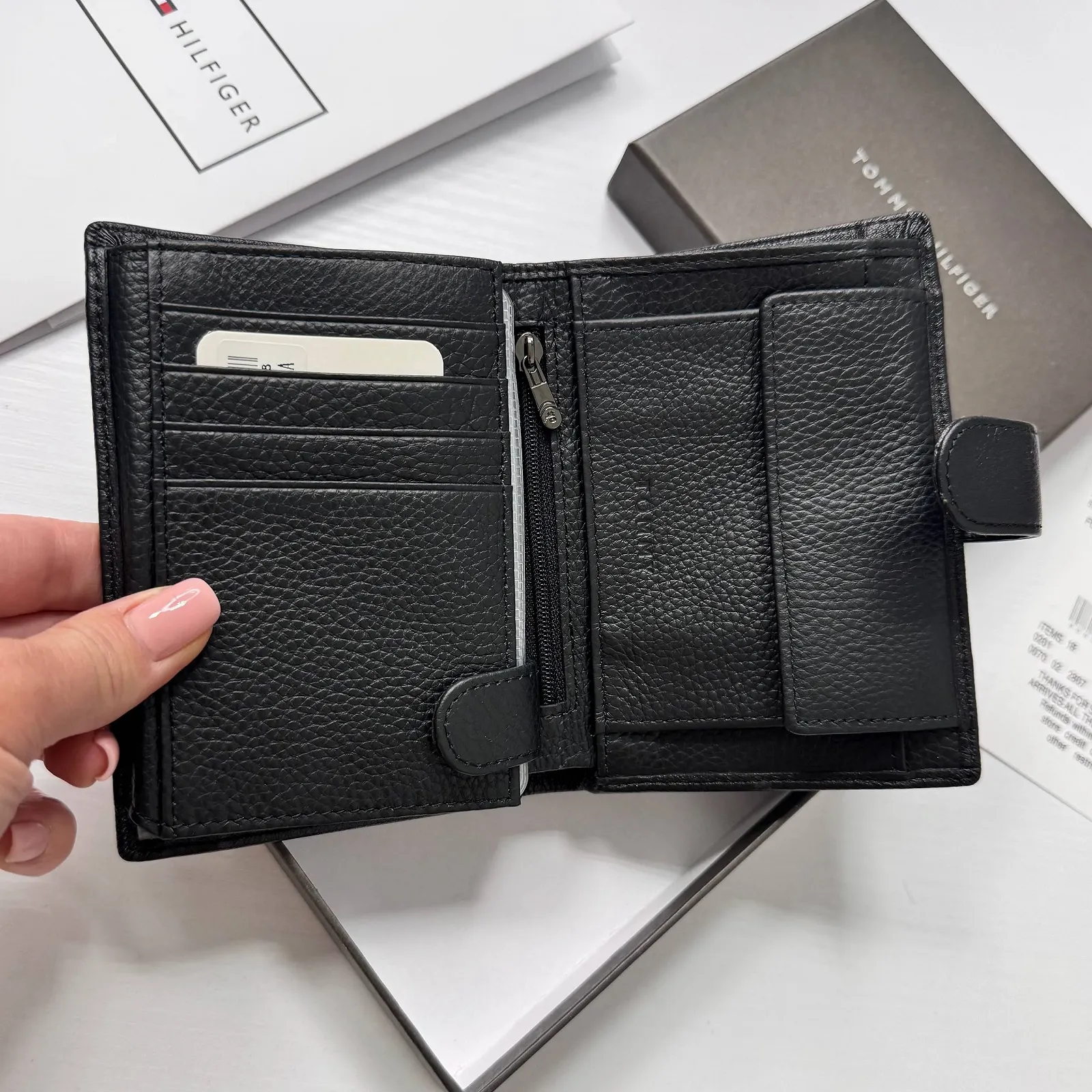 Мужской портмоне кожаный вертикальный на кнопке Tommy Hilfiger, фото №7