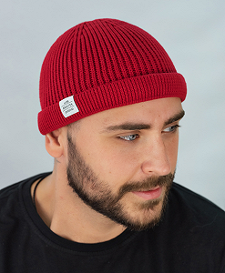 Шапка женская мужская вязаная красная «Монатик» - Фото 1