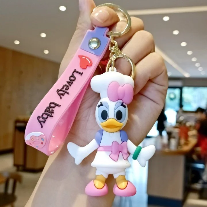 Брелок Дональд Дак Дейзі Donald Duck фігурка іграшка для ключів, рюкзака, сумки 7,5 см, фото №3 Брелок Дональд Дак Дейзі Donald Duck фігурка іграшка для ключів, рюкзака, сумки 7,5 см, фото №3