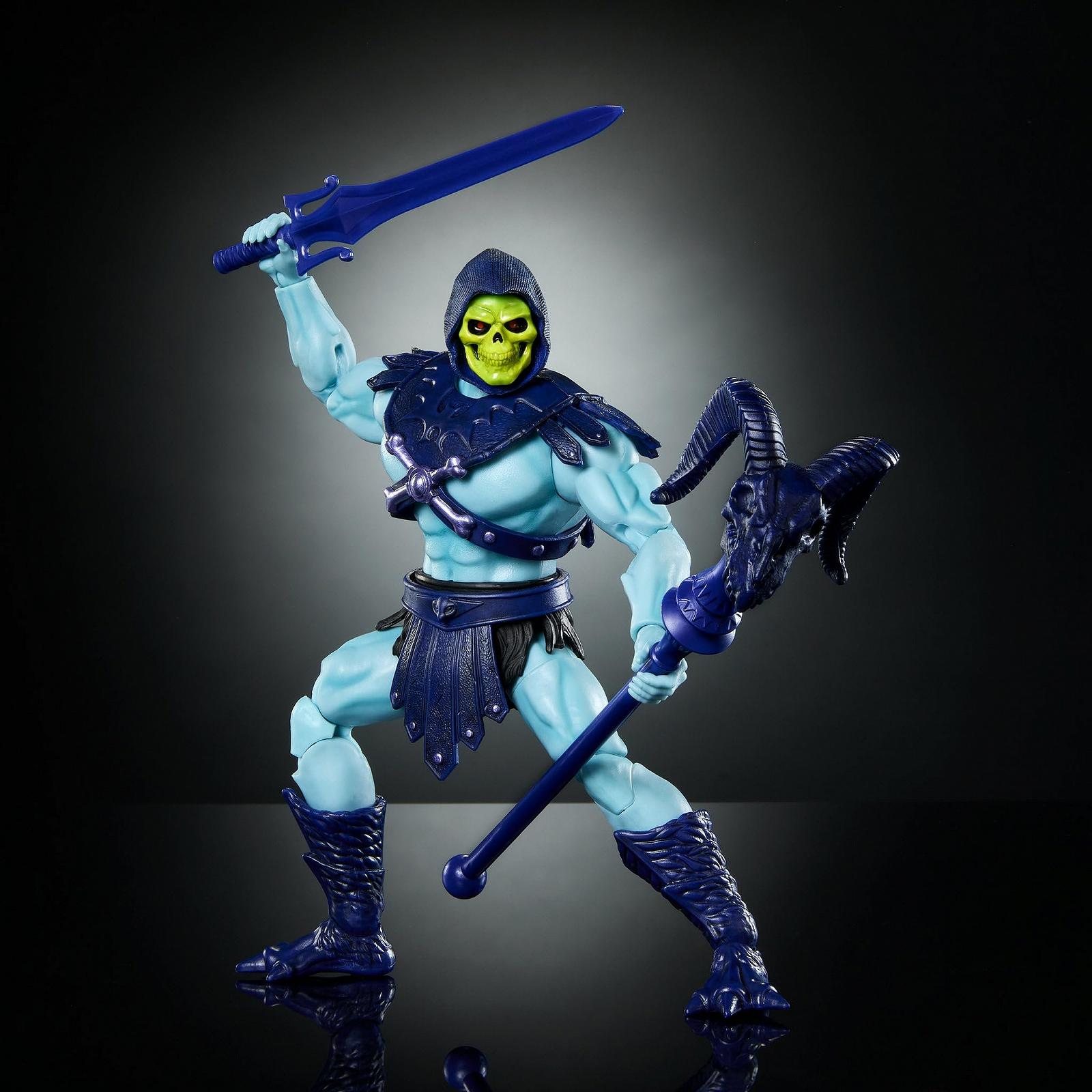 Экшн-фигурка Masters of the Universe Masterverse Skeletor Vintage Collection 18 см с аксессуарами (меч и посох) - сине-фиолетовая, фото №5