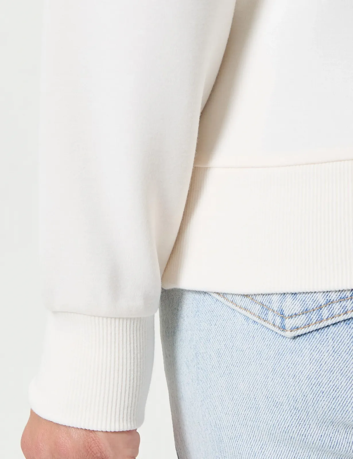 Жіночий світшот Armani Exchange Square Logo з круглим вирізом, фото №4 Жіночий світшот Armani Exchange Square Logo з круглим вирізом, фото №4