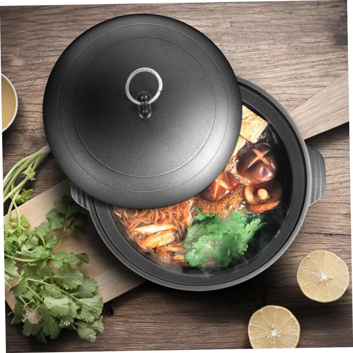 Кастрюля для тушения чугунная термостойкая с ненагревающейся ручкой желтая, фото №8