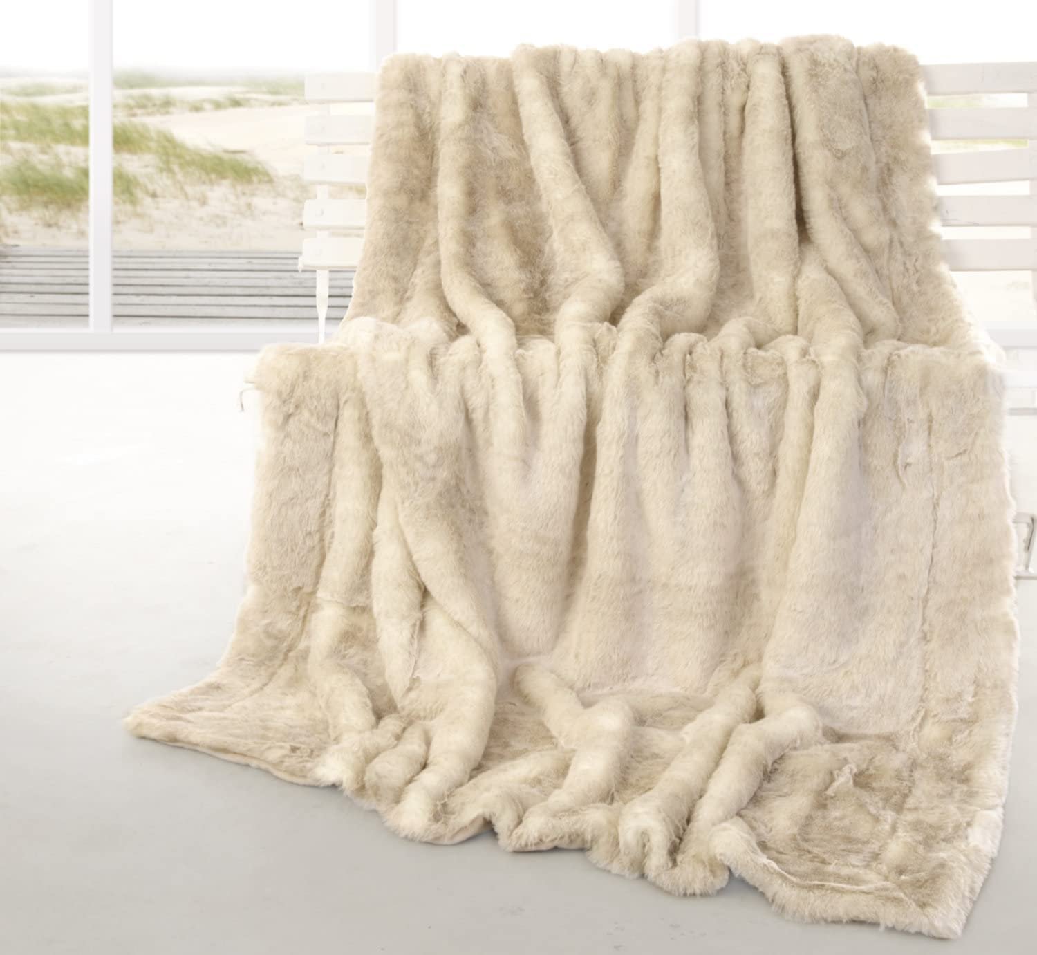 Покрывало Wohnen & Accessoires Premium Fur Blanket Polar Wolf Искусственный мех Плед Уютный и комфортный 170 x 220 см, фото №4 Покрывало Wohnen & Accessoires Premium Fur Blanket Polar Wolf Искусственный мех Плед Уютный и комфортный 170 x 220 см, фото №4