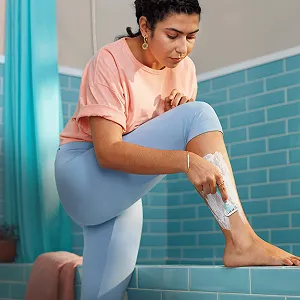 Одноразовые бритвы женские Gillette Venus 3 Sensitive 2 шт. synthetic.ua - Фото 1