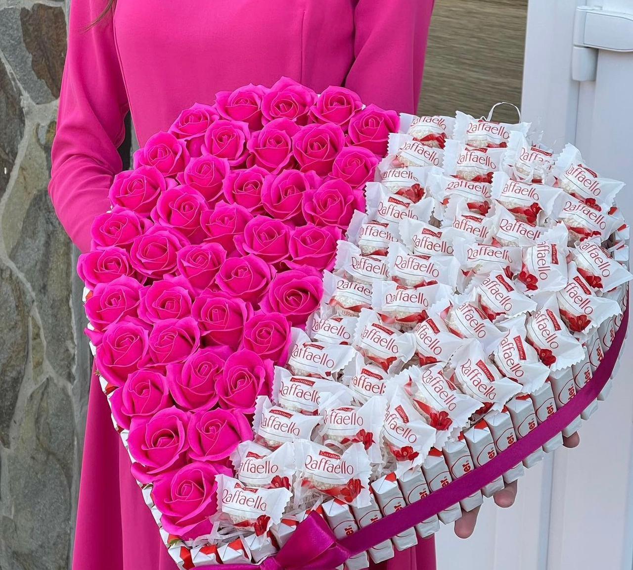 Букет з мильних квітів та цукерок, фото №1 Букет з мильних квітів та цукерок, фото №1