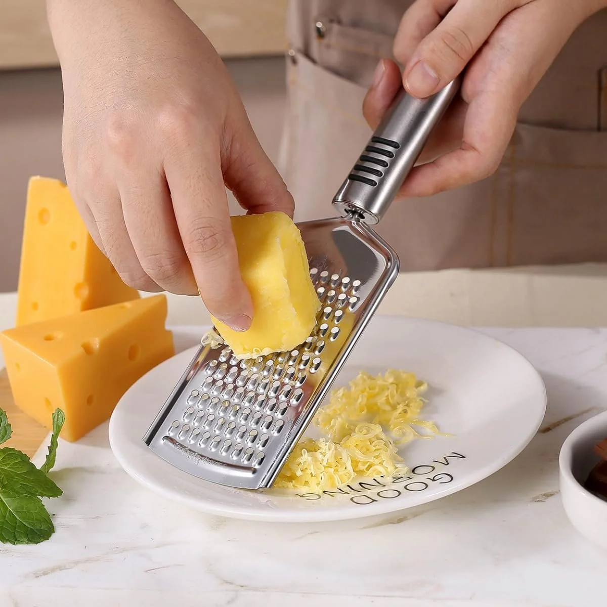 Терка Karlor для сиру, цедри, з нержавіючої сталі, дрібна, для пармезану, з ергономічною ручкою, фото №2