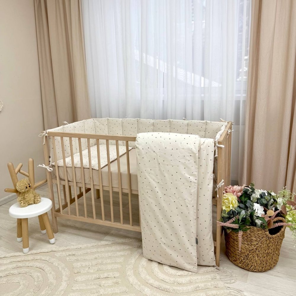 Комплект постільної білизни для новонародженого Сердечка різнокольорові на бежевому, фото №1 Комплект постільної білизни для новонародженого Сердечка різнокольорові на бежевому, фото №1