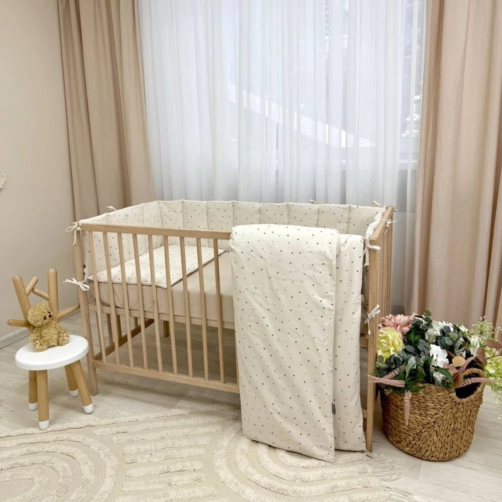 Комплект постельного белья для новорожденного Сердечка разноцветный на бежевом, фото №1