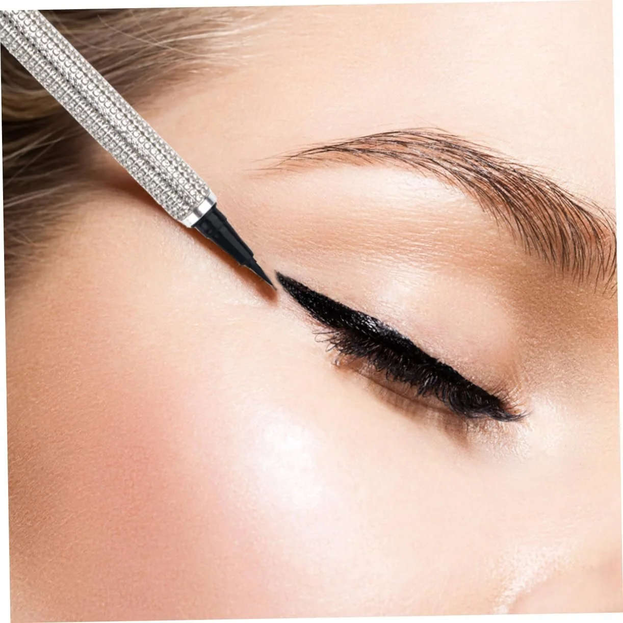 Подводка TOVINANNA Жидкая Черный, фото №4 Подводка TOVINANNA Жидкая Черный, фото №4