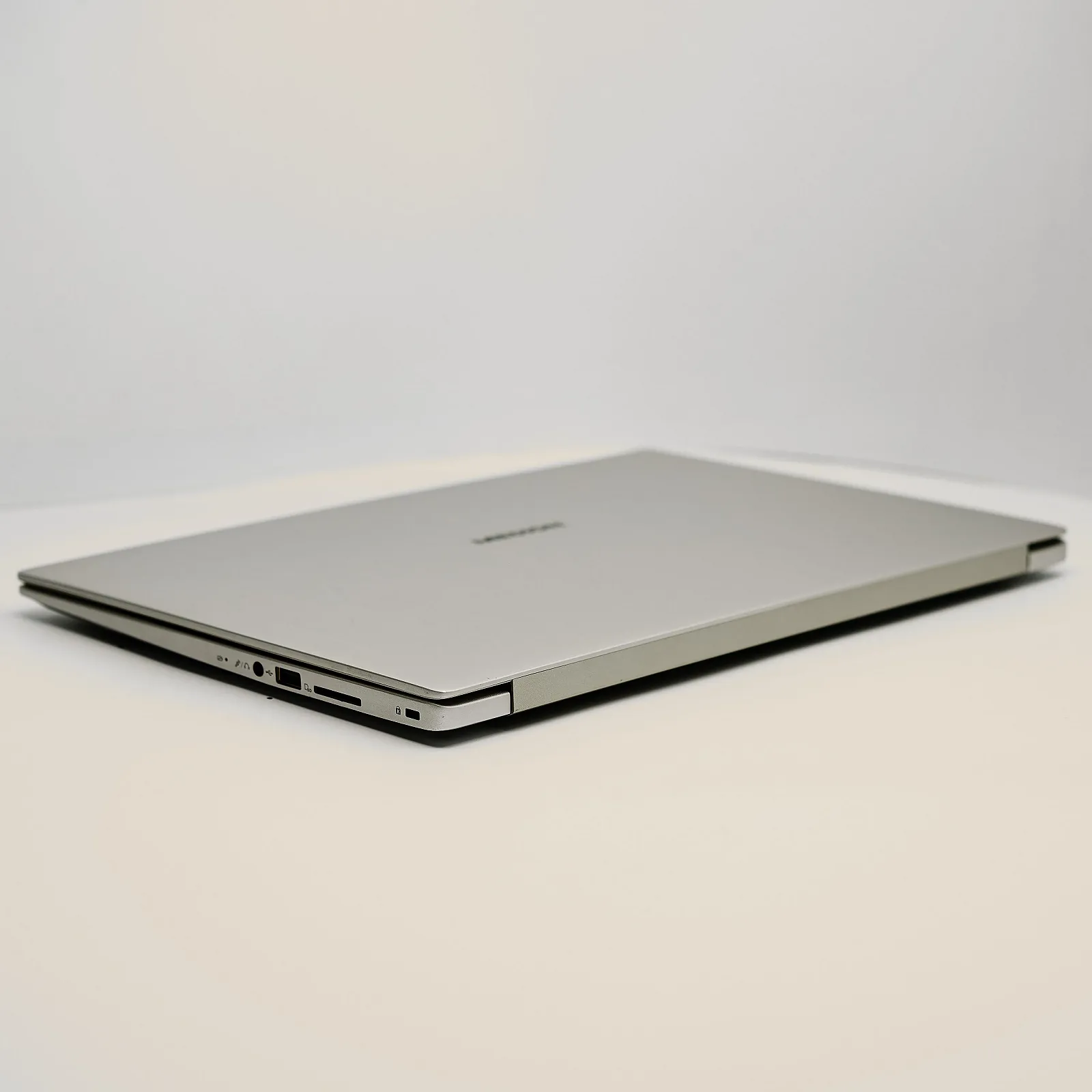 Ноутбук 15.6'' Medion (Lenovo Group) Akoya S6445 | Intel Core i7-8565U | IPS (1920x1080) FullHD | RAM 8 ГБ | SSD 256 ГБ | Intel UHD Graphics 620 | Металевий корпус | Підсвітка клавіатури | Win10 (5003), фото №8