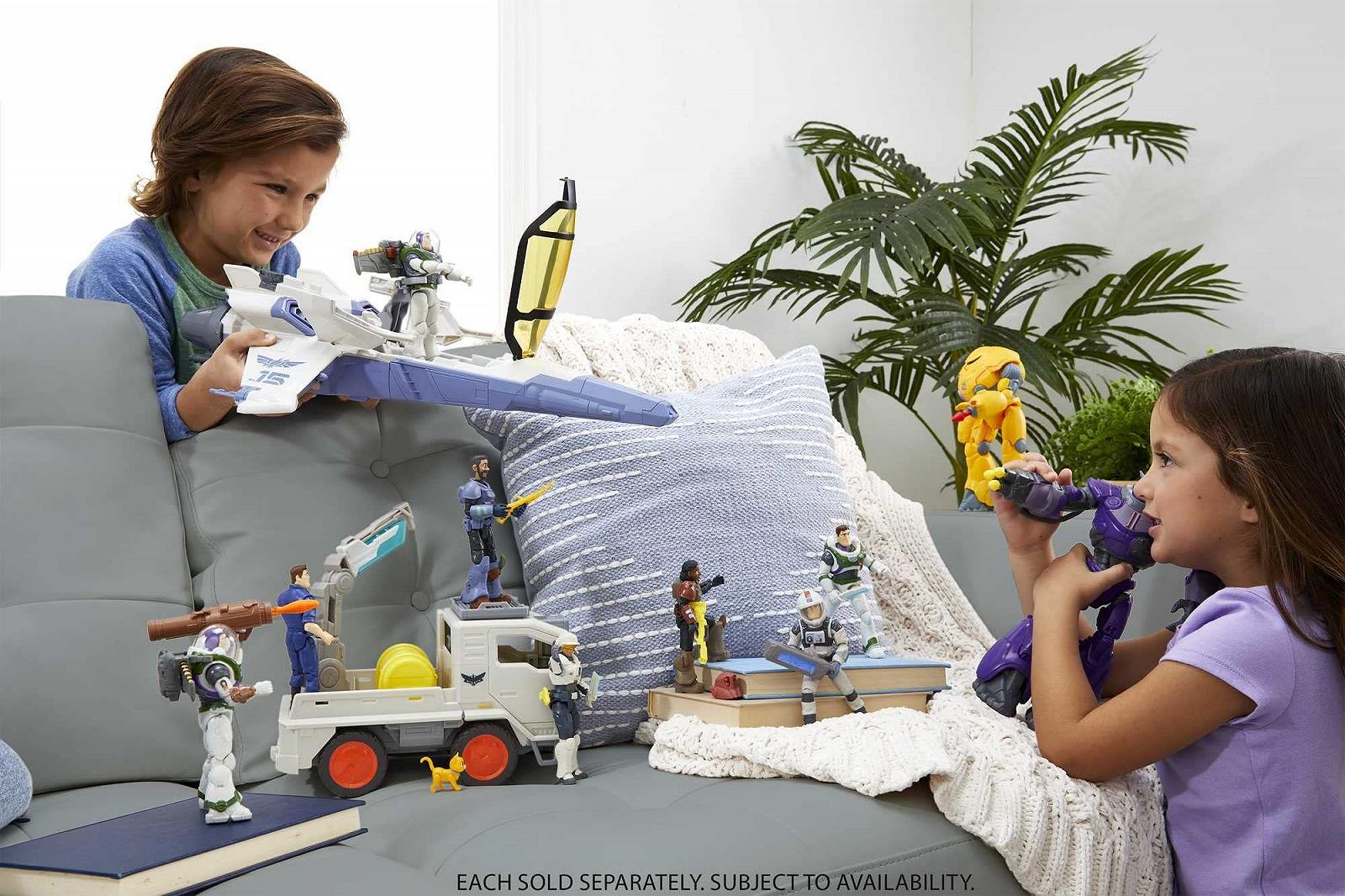 Фігурка Mattel Disney та Pixar Lightyear Охоронець Фремонт, 12 точок артикуляції, Аксесуари з фільму, Масштаб 12 дюймів, фото №2