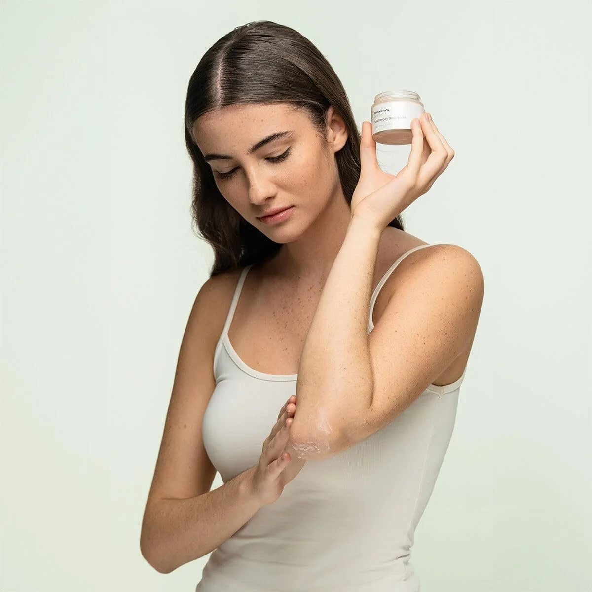 Бальзам для тела InnovaGoods Repair 50 мл с CBD, маслом ши, маслом сладкого миндаля, календулой, босвеллией и витамином E, восстанавливает, увлажняет и успокаивает кожу, фото №5