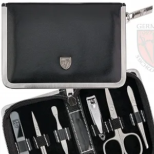 Набір для манікюру та педикюру DREI SCHWERTER Germany Ferrara 6 предметів, штучна шкіра, чорний ціна на synthetic.ua - Фото 1 Набір для манікюру та педикюру DREI SCHWERTER Germany Ferrara 6 предметів, штучна шкіра, чорний synthetic.ua - Фото 1