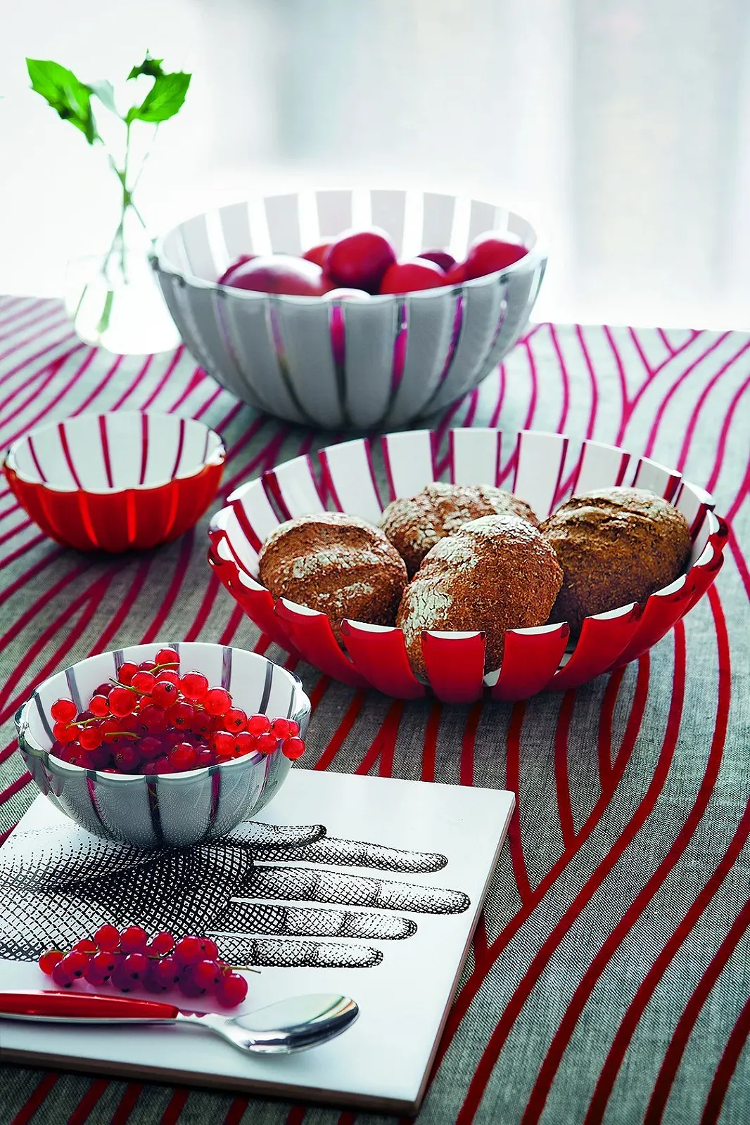 Набір столових приборів Fratelli Guzzini Feeling, 24 предмети, фото №2 Набір столових приборів Fratelli Guzzini Feeling, 24 предмети, фото №2