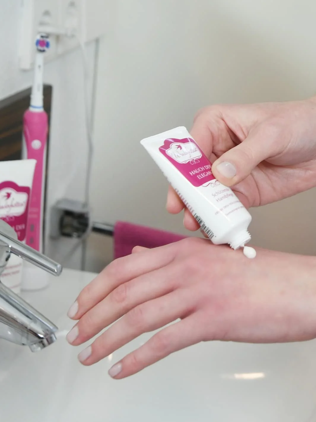 Крем для рук Touch of Elegance Захисний Догляд Швидке Поглинання Відновлюючий та Захисний, фото №3