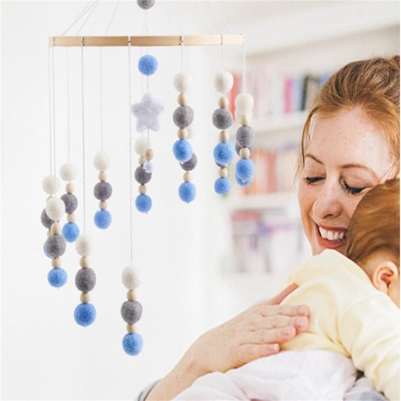 Карусель на ліжечко Дерев'яні Вітряні Ладанки Мобіль із Дерев'яними Зірками та Фетровими Кулями Блакитний, фото №3 Карусель на ліжечко Дерев'яні Вітряні Ладанки Мобіль із Дерев'яними Зірками та Фетровими Кулями Блакитний, фото №3