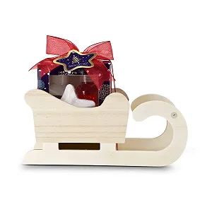 Великий Зимовий Подарунковий Набір на Санях 4 шт Гель для Душу, Лосьйон для Тіла + Мило у Формі Зірки на Дерев'яних Санях Ваніль synthetic.ua - Фото 1