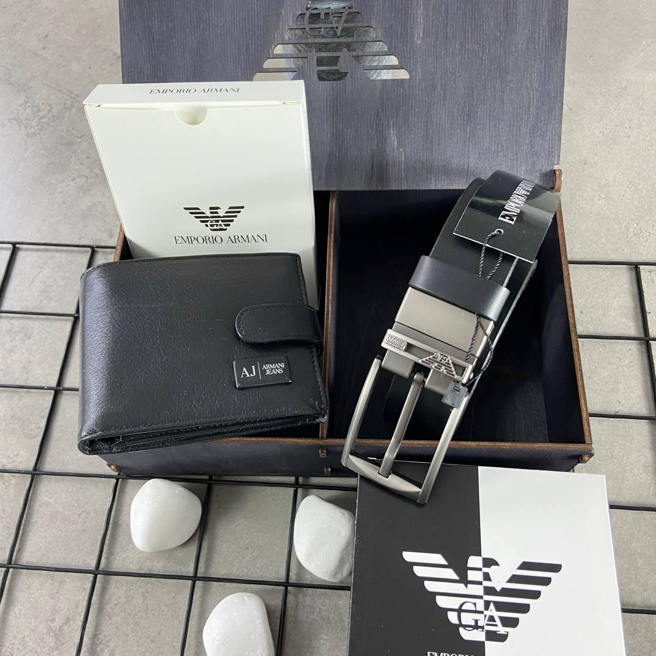 Чоловічий шкіряний ремінь і гаманець в коробочці з дерева Armani, фото №1