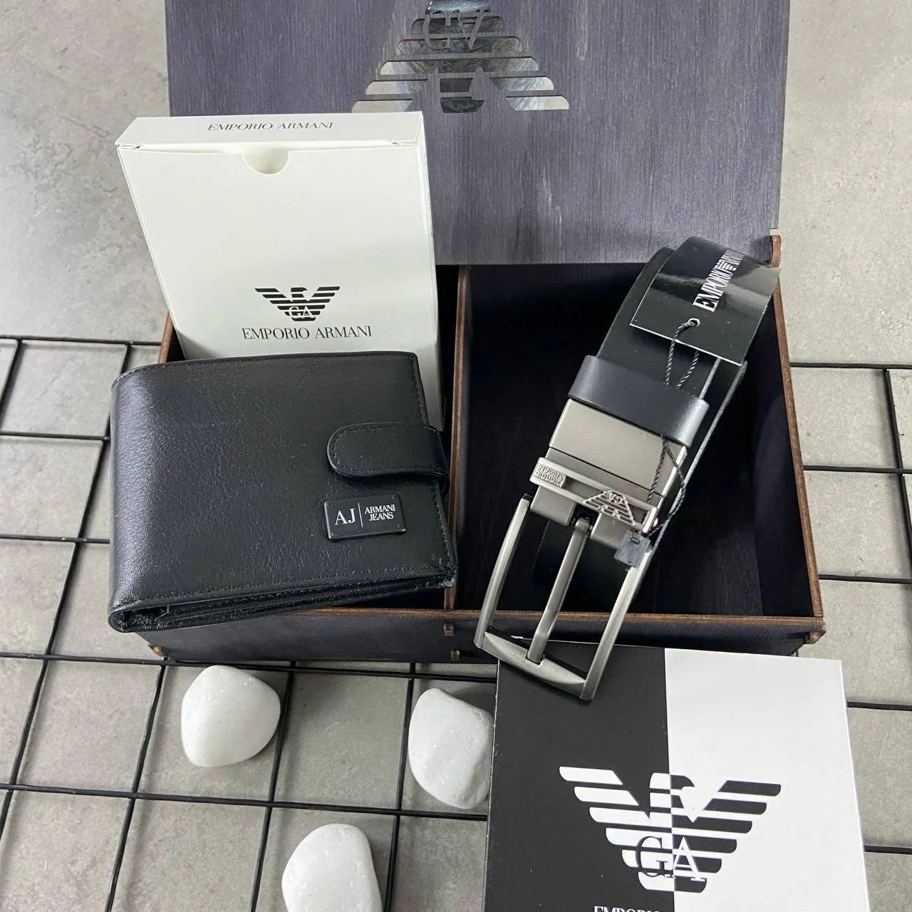 Чоловічий шкіряний ремінь і гаманець в коробочці з дерева Armani, фото №1 Чоловічий шкіряний ремінь і гаманець в коробочці з дерева Armani, фото №1