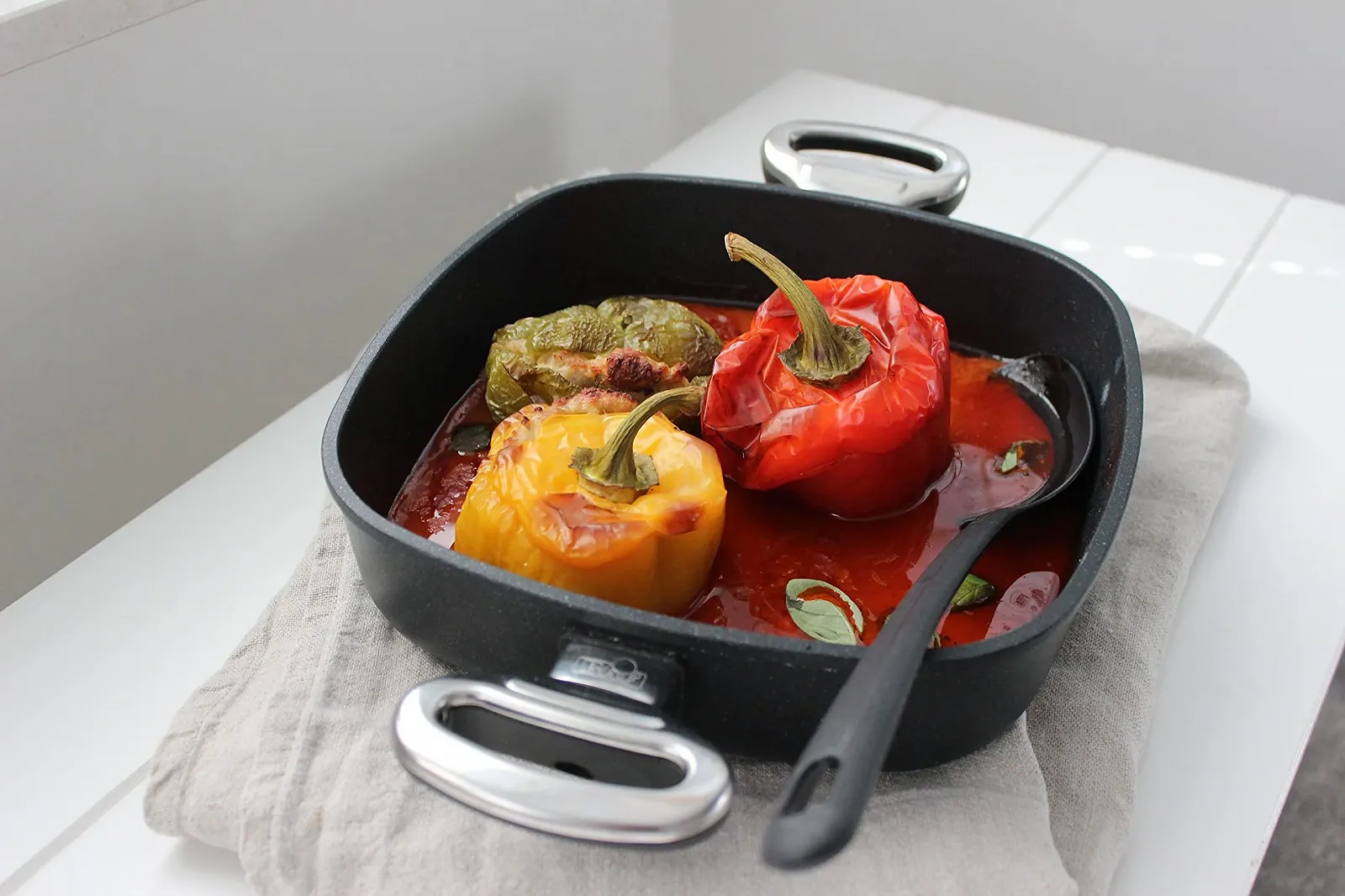 Противень для запекания квадратный 28 x 28 x 7 см Литой алюминий Черный, фото №2