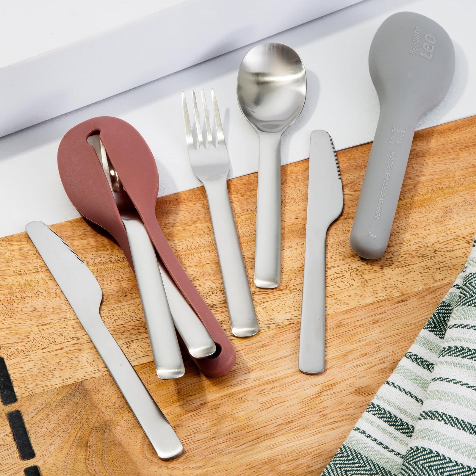 Набор столовых приборов BergHoff 3950231 4 предмета с силиконовым чехлом нержавеющая сталь Для путешествий, фото №2 Набор столовых приборов BergHoff 3950231 4 предмета с силиконовым чехлом нержавеющая сталь Для путешествий, фото №2