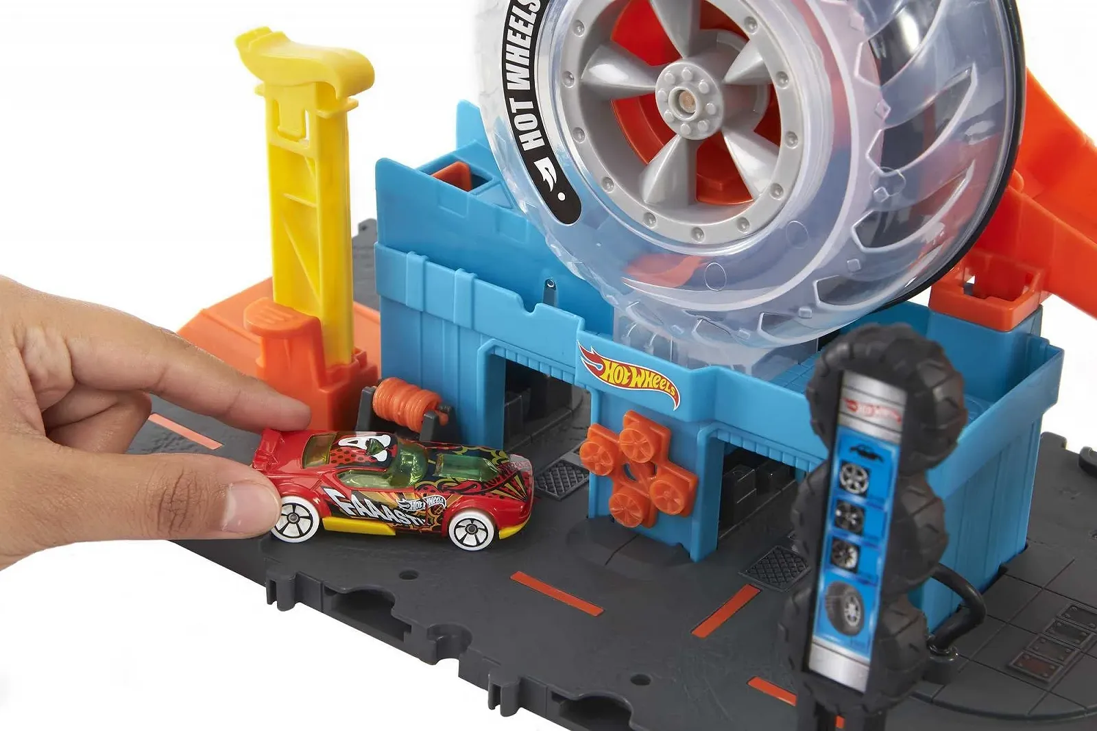 Автотрек Hot Wheels City Супер Шиномонтаж HDP02 з ключем, що відправляє машинки через шини, фото №5 Автотрек Hot Wheels City Супер Шиномонтаж HDP02 з ключем, що відправляє машинки через шини, фото №5