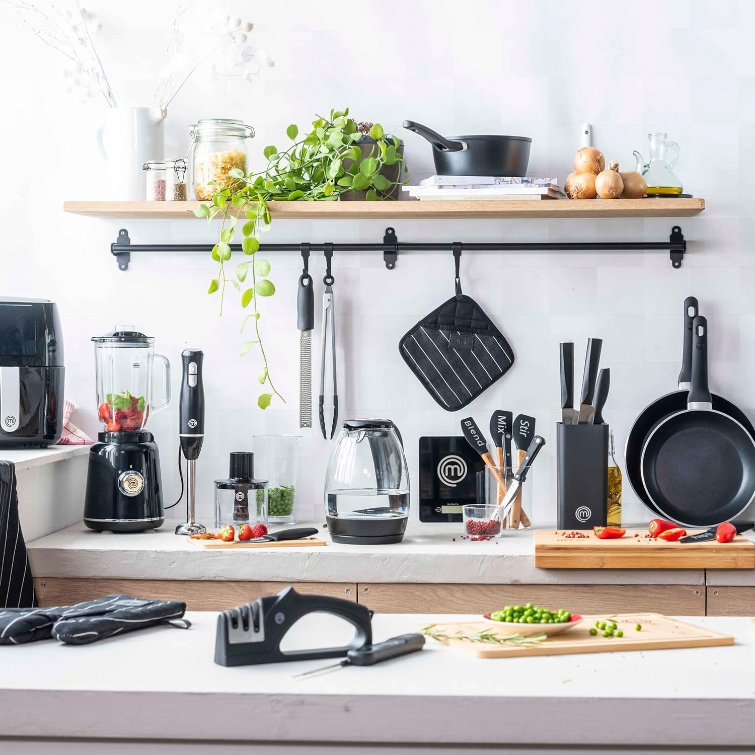 Набір кухонних ножів MasterChef з 5 предметів (ніж шеф-кухаря, ніж для овочів, ніж для очищення овочів, обробний ніж та ніж для хліба), гострі, з нержавіючої сталі, з антипригарним покриттям, ручки Soft Touch, чорний, фото №9