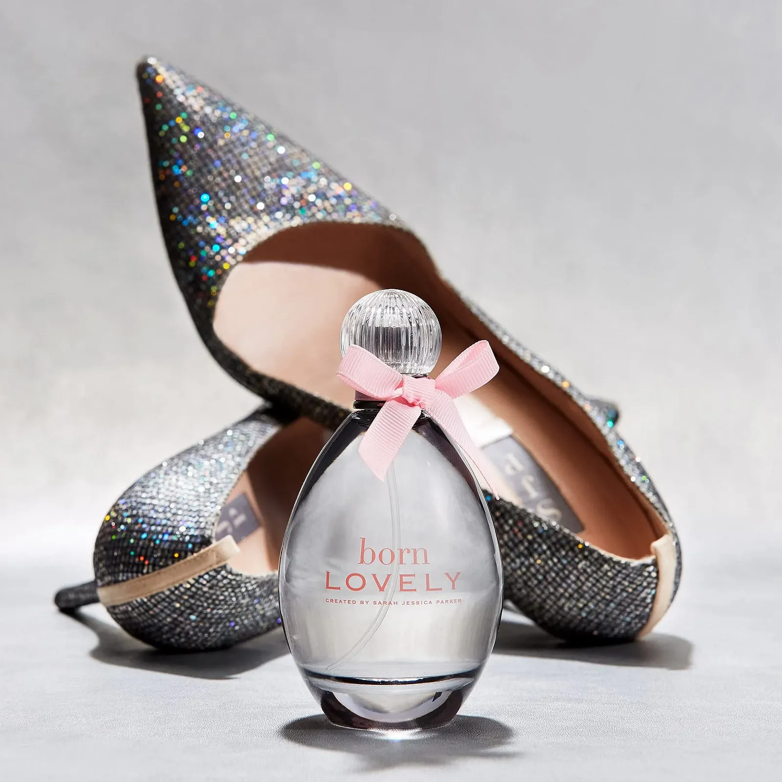 Парфюмированная вода Sarah Jessica Parker Born Lovely 50 мл Спрей, фото №10 Парфюмированная вода Sarah Jessica Parker Born Lovely 50 мл Спрей, фото №10