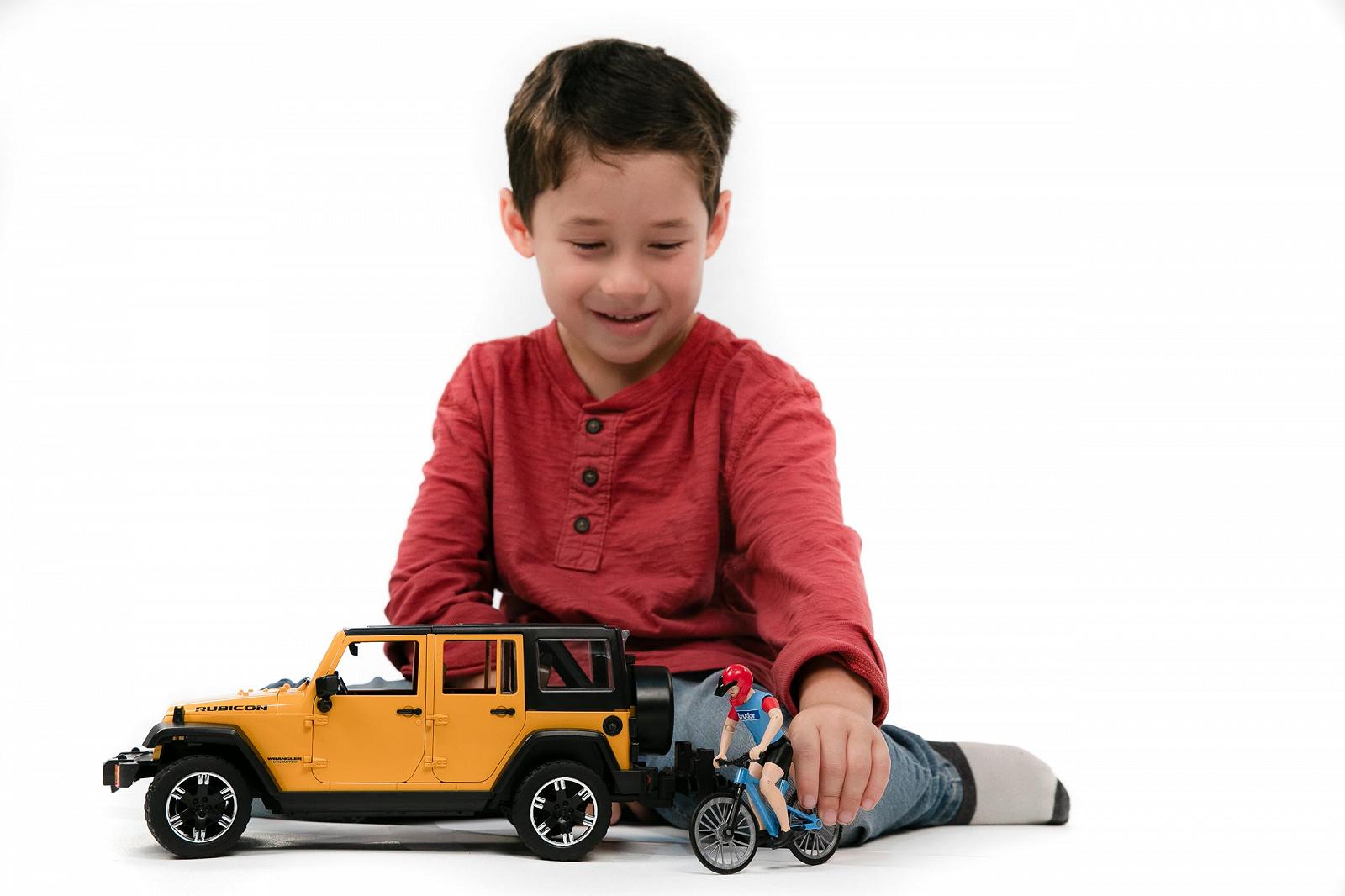 Внедорожник Bruder Jeep Wrangler Rubicon Unlimited с горным велосипедом и велосипедистом 1:16, фото №6 Внедорожник Bruder Jeep Wrangler Rubicon Unlimited с горным велосипедом и велосипедистом 1:16, фото №6