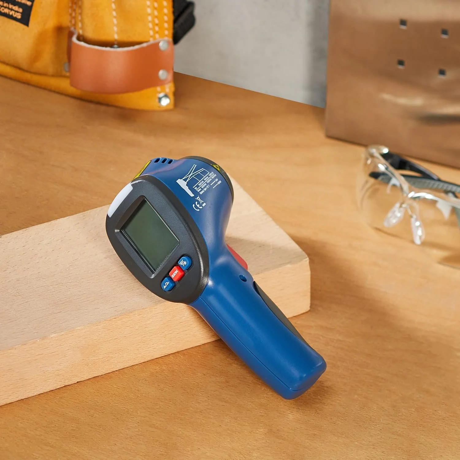 Бесконтактный термогигрометр TFA 31.1141 / Расчет точки роси / 12:1 / -50...+260 °C / Голубой-Черный, фото №5 Бесконтактный термогигрометр TFA 31.1141 / Расчет точки роси / 12:1 / -50...+260 °C / Голубой-Черный, фото №5