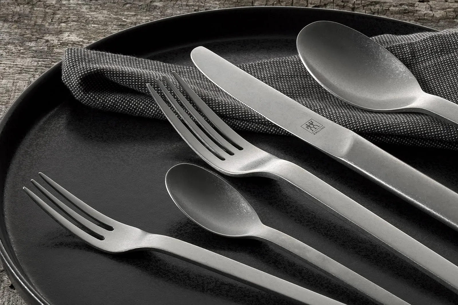 Набір столових приборів ZWILLING Minimal Vintage, 30 предметів на 6 персон, нержавіюча сталь 18/10, вінтажний кований, срібний, фото №6 Набір столових приборів ZWILLING Minimal Vintage, 30 предметів на 6 персон, нержавіюча сталь 18/10, вінтажний кований, срібний, фото №6