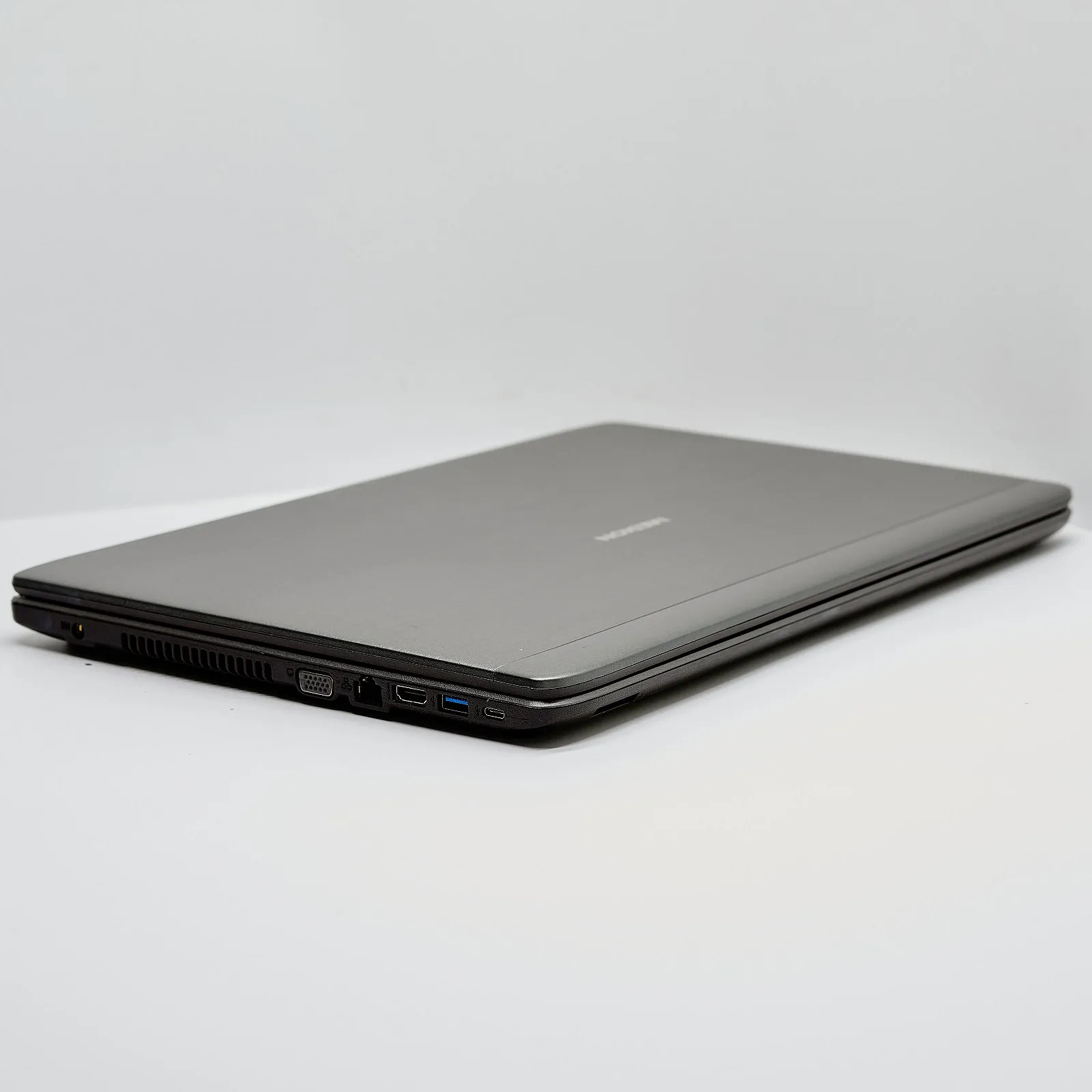 Ігровий ноутбук 17,3" Medion (Lenovo Group) Erazer P7643 Intel i5-6200U RAM 8 ГБ SSD 256 ГБ HDD 1 ТБ Nvidia GTX 950M б/в Win10 (4713), фото №7