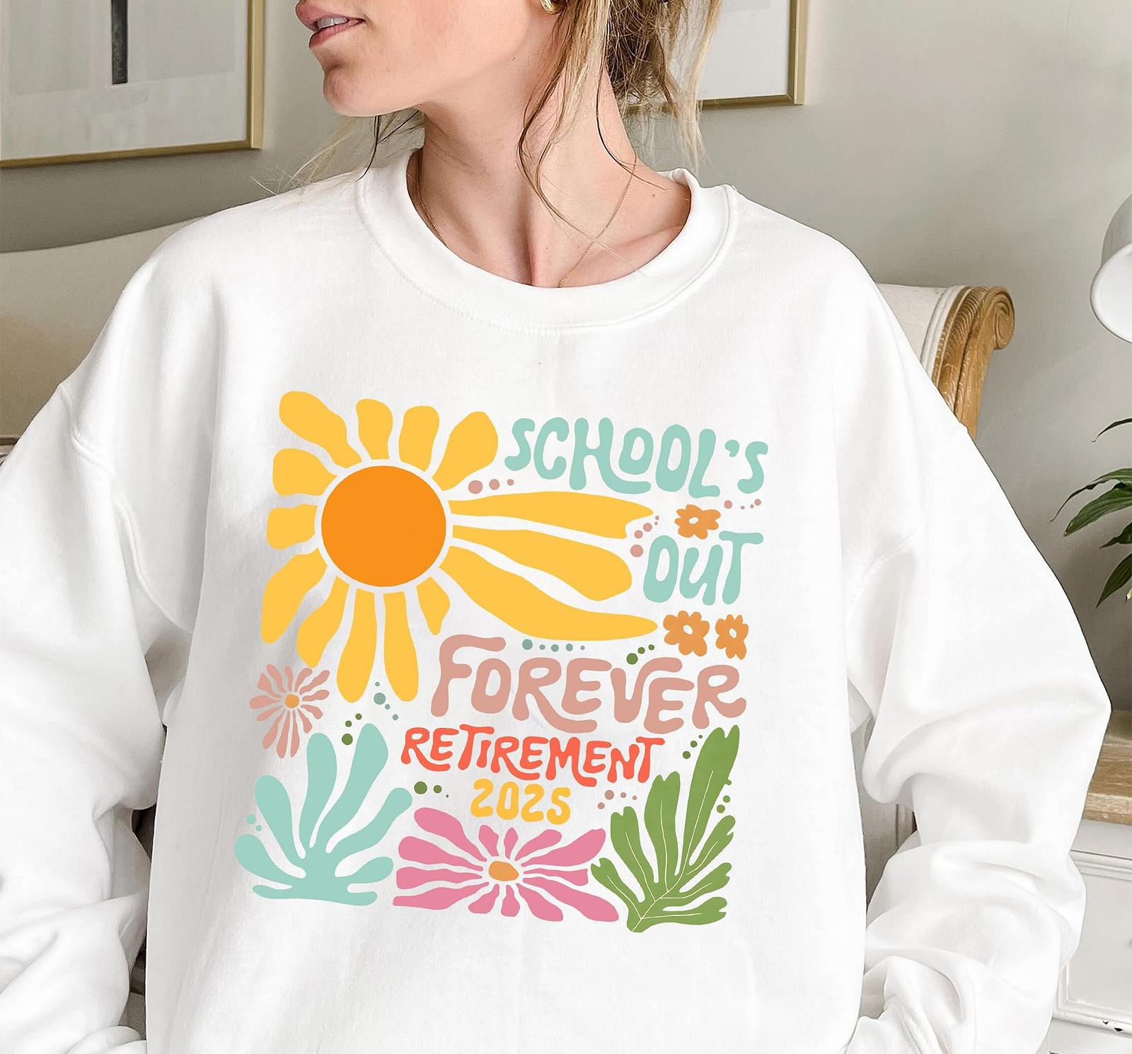 Свитшот School is Out Forever Teacher Retirement 2025 Ретро Floral Retired Teacher Gift, фото №2