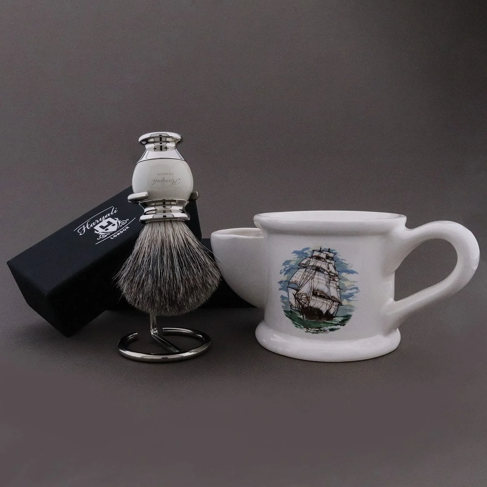 Помазок для бритья Haryali London Hand Assembled с ворсом Black Badger и подставкой Ivory, фото №7 Помазок для бритья Haryali London Hand Assembled с ворсом Black Badger и подставкой Ivory, фото №7