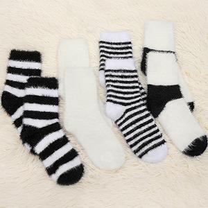 Пухнасті шкарпетки Жіночі Розмір 37-42 synthetic.ua - Фото 1