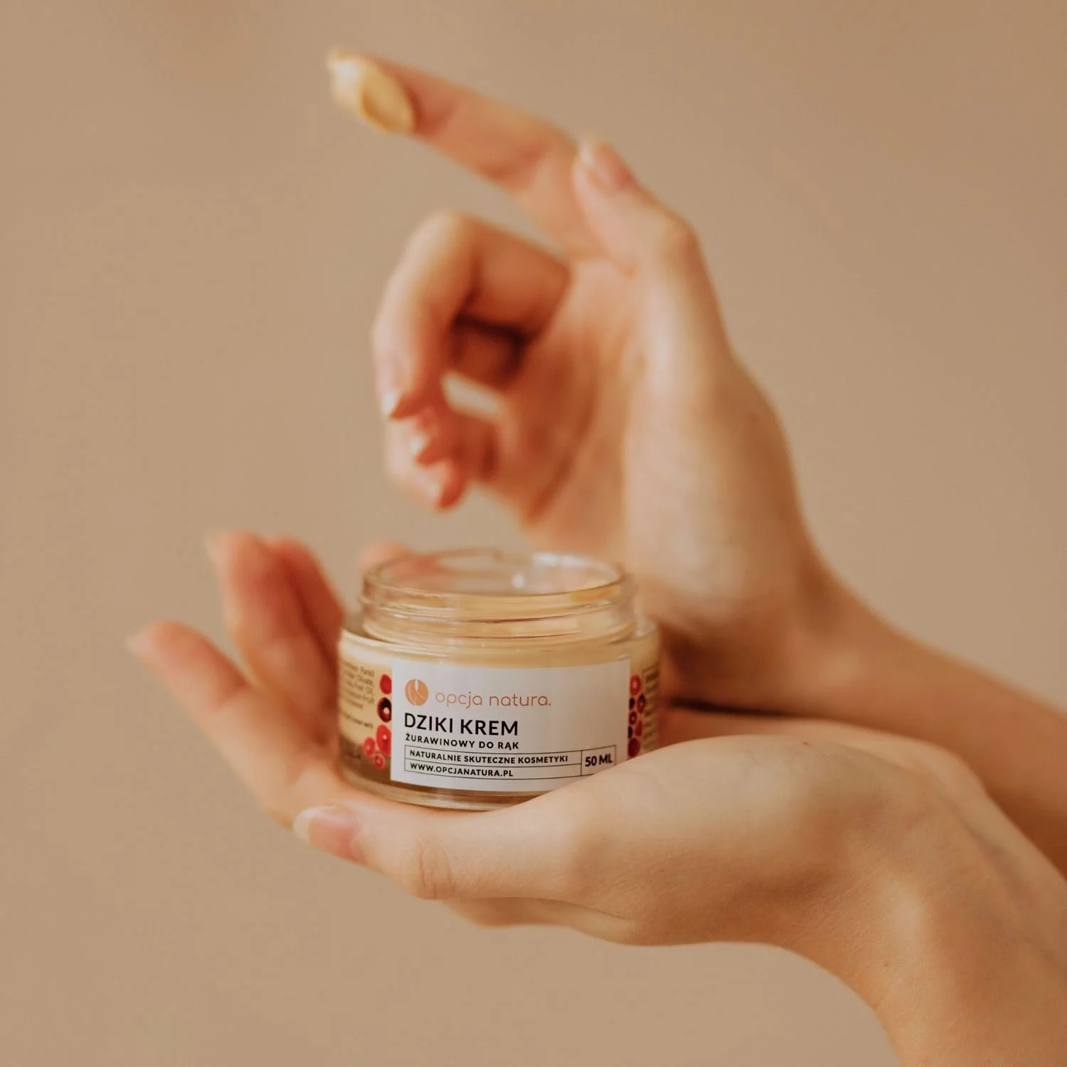 Крем для рук Dziki Opcja Natura 5% Urea Екстракт журавлини, мандарин і лайм 50 мл, фото №4 Крем для рук Dziki Opcja Natura 5% Urea Екстракт журавлини, мандарин і лайм 50 мл, фото №4