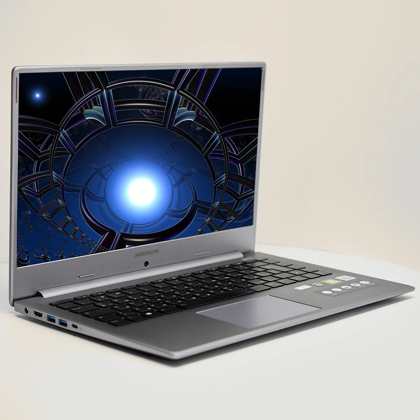 Ноутбук 15.6'' Medion (Lenovo Group) Akoya P6645 | IPS (1920x1080) FullHD | Intel Core i7-10510U | RAM 16 ГБ | SSD 256 ГБ |  Nvidia GeForce | Intel UHD Graphics |  Металевий корпус | Підсвітка клавіатури | Win11 (5090), фото №4