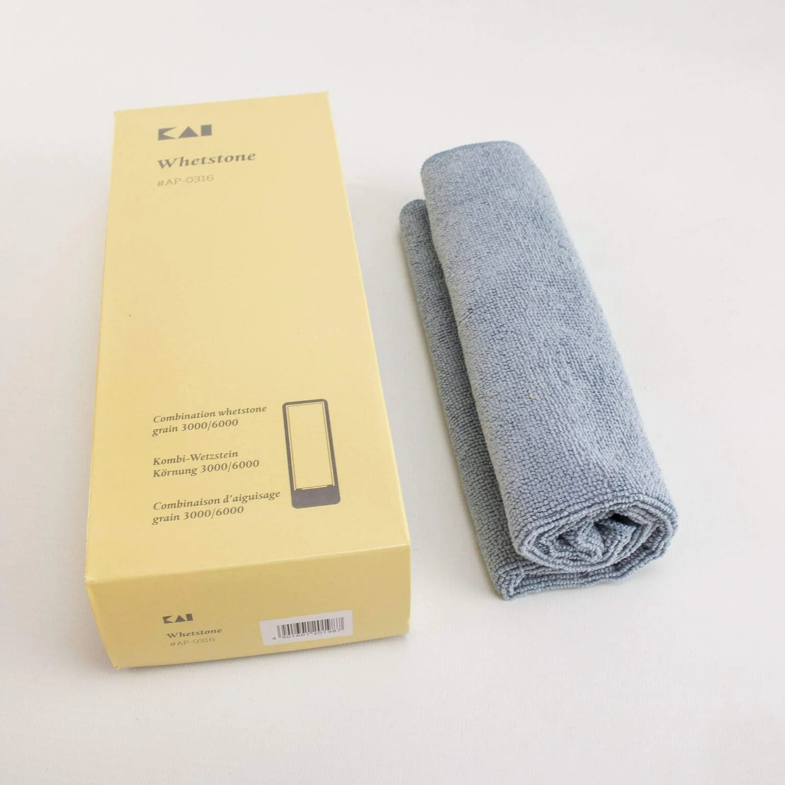 Точильный камень для ножей Kai AP-0316 3000/6000 Grit с салфеткой 40 x 40 см, фото №2