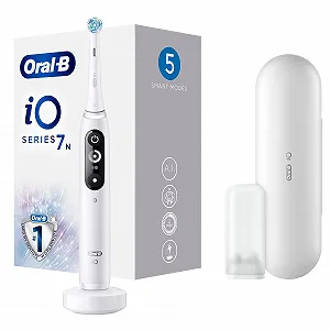 Електрична зубна щітка Braun Oral-B iO 7n магнітна технологія дисплей 1 насадка дорожній футляр Чорно-біла - Фото 1