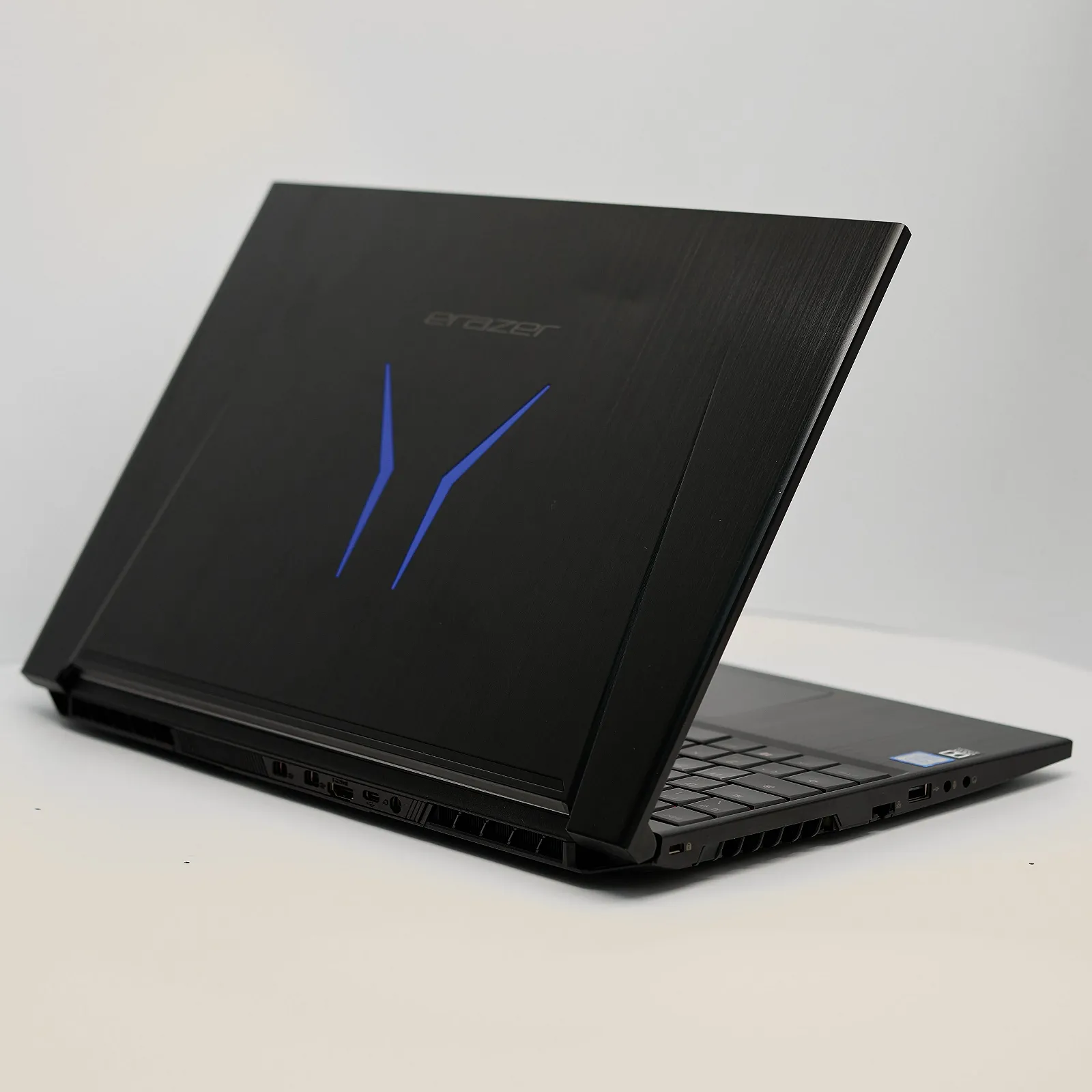 Ноутбук 15,6" Medion (Lenovo Group) Erazer X15805 | Intel Core i7-8750H | RAM 16 ГБ | IPS (1920x1080) Full HD | SSD 512 ГБ | HDD 1 ТБ | Nvidia GeForce RTX 2070 with Max-Q Desing, 8 ГБ | металевий корпус | Win10 б/в (5062), фото №5