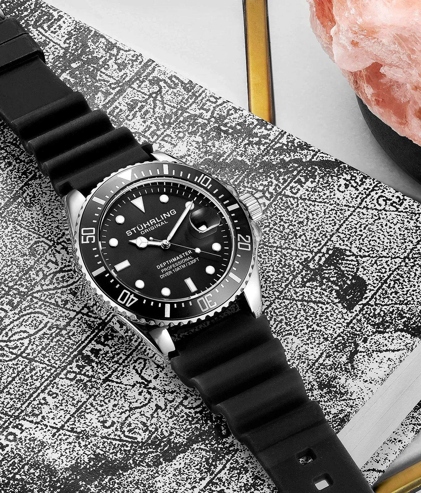 Часы для дайвинга Stuhrling Original Мужские Серебристый корпус 42 мм с винтовой заводной головкой, резиновый ремешок, водонепроницаемость до 100 м, фото №3 Часы для дайвинга Stuhrling Original Мужские Серебристый корпус 42 мм с винтовой заводной головкой, резиновый ремешок, водонепроницаемость до 100 м, фото №3