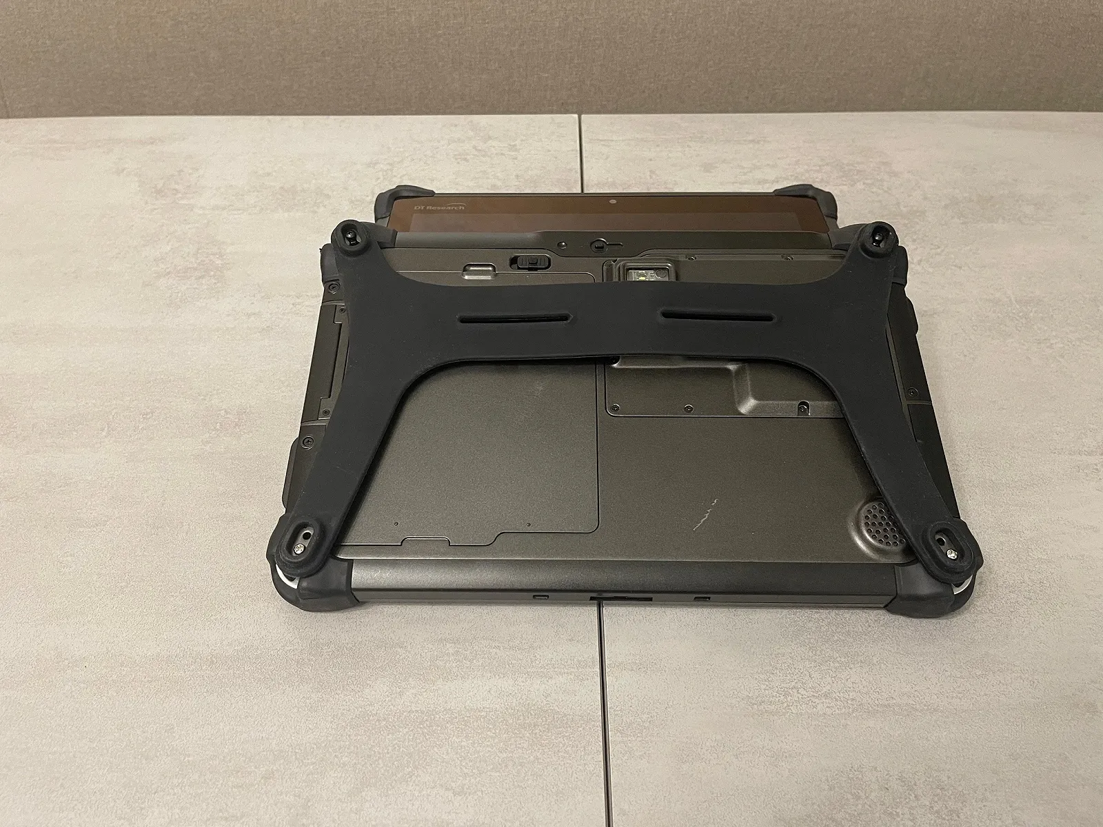 Защищенный планшет DT Research DT311T 11,6" FHD IPS i5-8250U 16 ГБ 256 ГБ Пассивное бесшумное охлаждение, фото №8 Защищенный планшет DT Research DT311T 11,6" FHD IPS i5-8250U 16 ГБ 256 ГБ Пассивное бесшумное охлаждение, фото №8