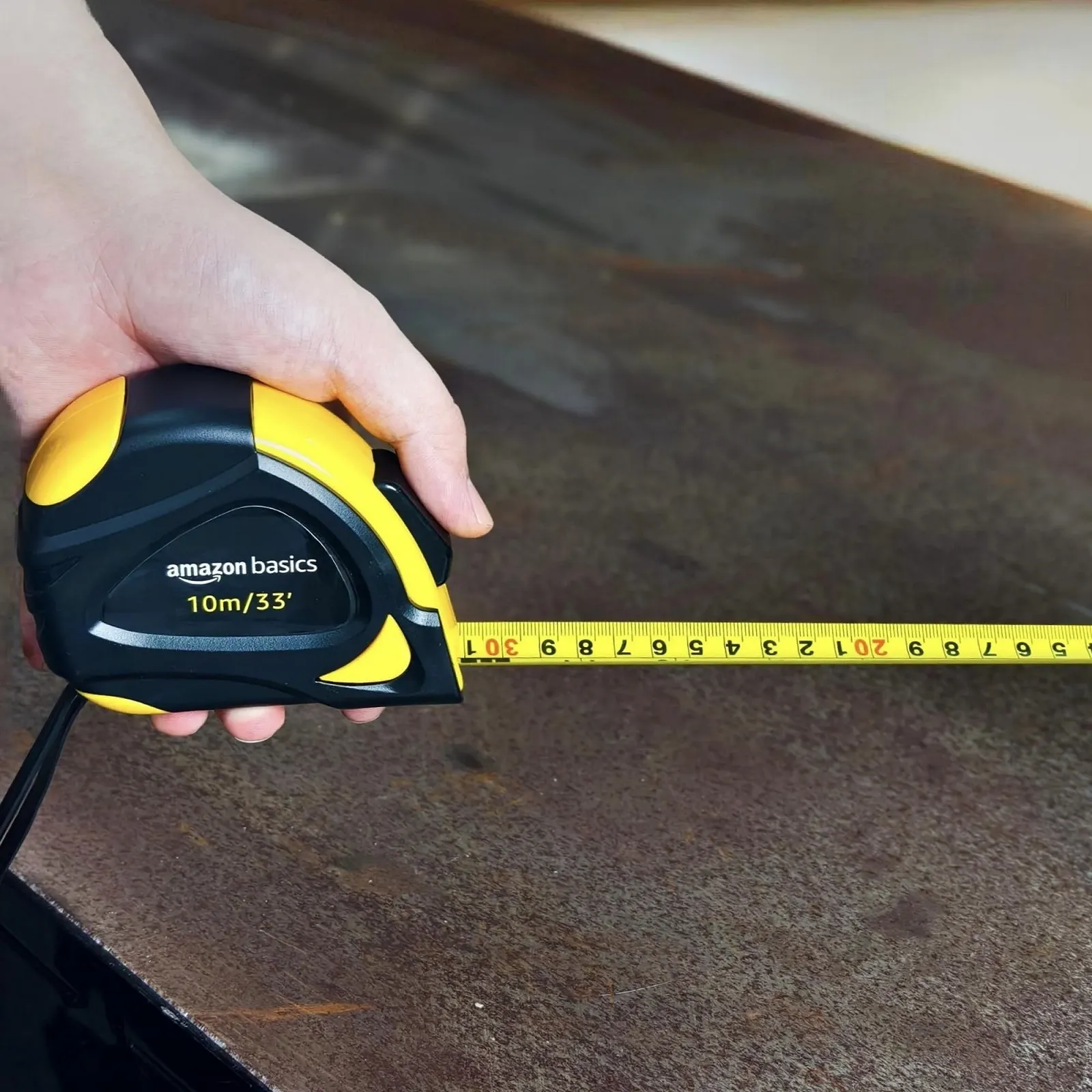 Рулетка Amazon Basics самозажимная (10 м) метрическая шкала MID точность черный желтый, фото №7