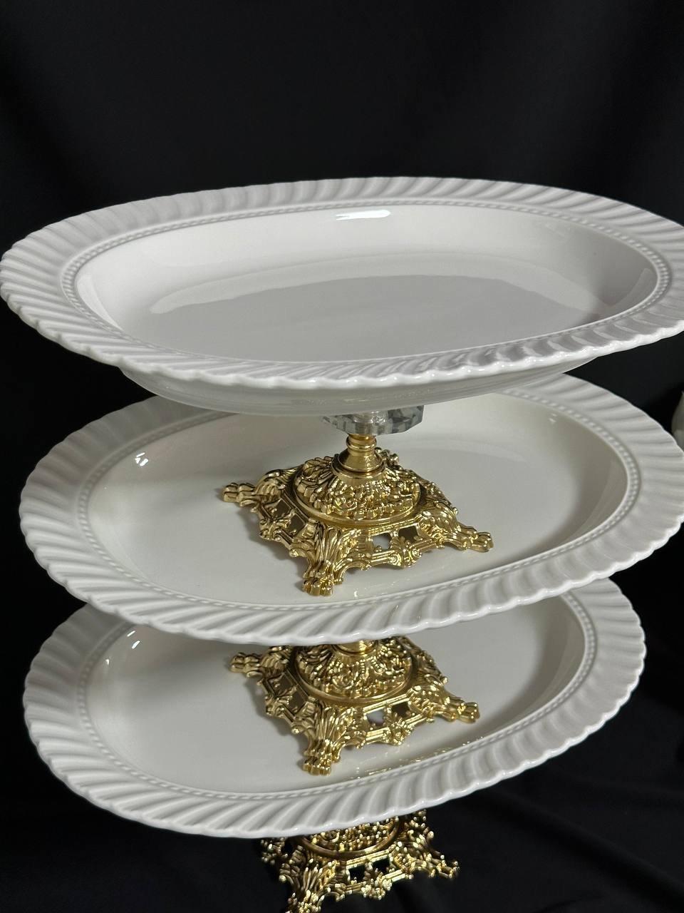 Блюдо порцелянове на золотій ніжці 30 х 22 см, святкова сервіровка столу, фото №2