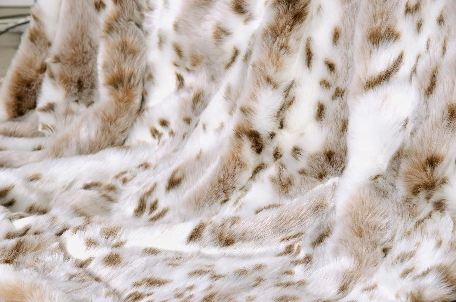 Меховое Одеяло Snow Leopard искусственный мех в 5 размерах, Плед, Покрывало или Меховая Подушка (150 x 200 см), фото №5