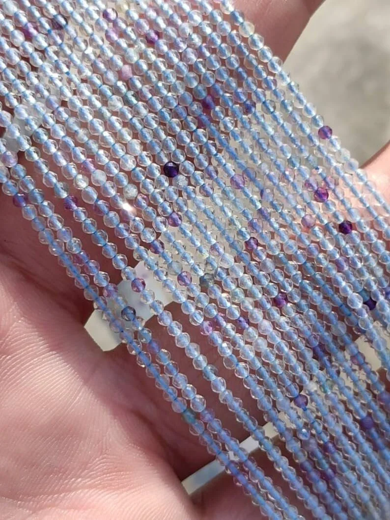 Бусины из натурального флюорита круглые граненые 2-2.25 мм, длина нити 33 см, камни ожерелья, браслеты, фото №1