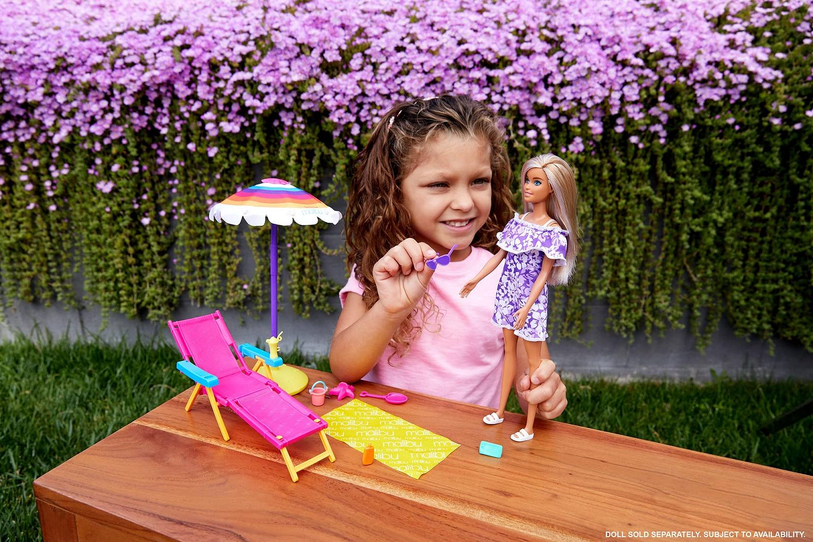 Лялька Barbie Loves The Ocean GYG17 Пляжний ігровий набір із шезлонгом, парасолькою та аксесуарами з переробленої пластмаси, фото №2