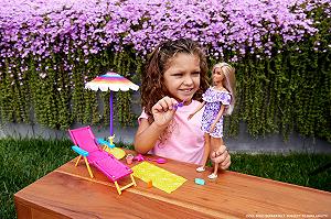 Лялька Barbie Loves The Ocean GYG17 Пляжний ігровий набір із шезлонгом, парасолькою та аксесуарами з переробленої пластмаси synthetic.ua - Фото 1