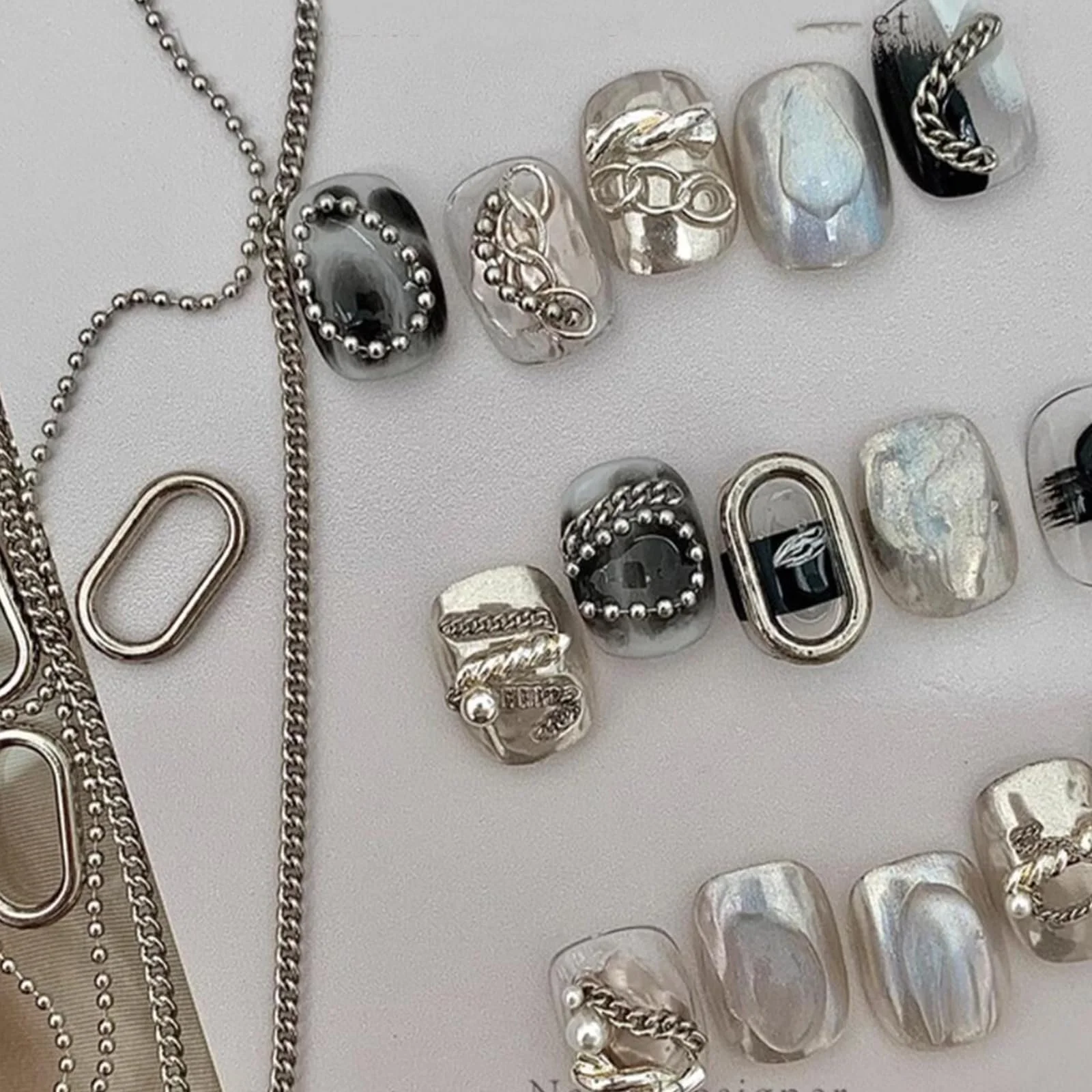 Ланцюжки для нігтів Bold Rock з класичними металевими підвісками, фото №5